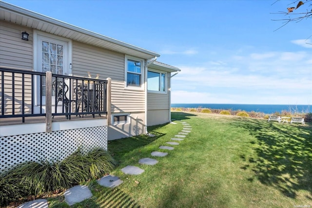 view of yard featuring a water view