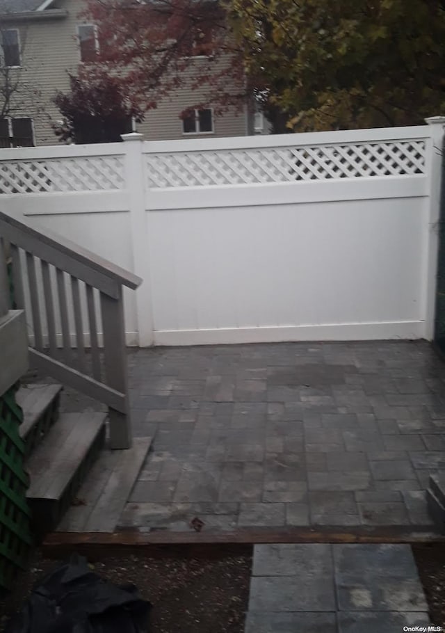 574 Lincoln St, Cedarhurst, NY 11516 - view of fenced backyard