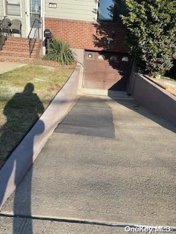 574 Lincoln St, Cedarhurst, NY 11516 - view of stairs