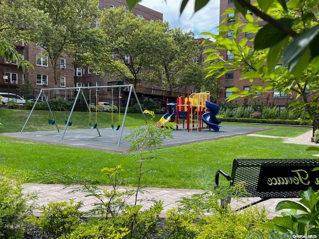 99-60 63rd Rd Unit 7R, Rego Park, NY 11374 - community play area featuring a yard