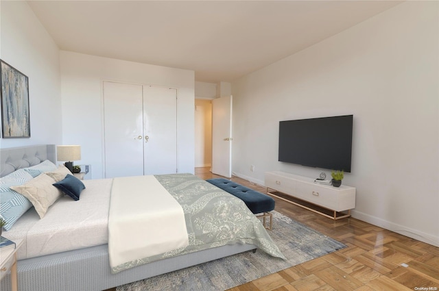 166-25 Powells Cove Blvd Unit 10G, Whitestone, NY 11357 - bedroom with a closet and baseboards