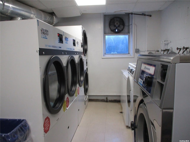 laundry room with washing machine and dryer