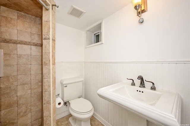 bathroom featuring toilet and sink