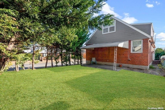 back of house featuring a yard