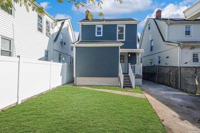 view of front of house featuring a front yard