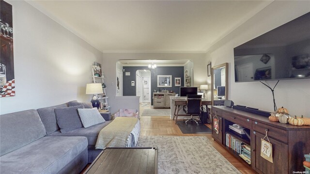 84-51 Beverly Rd Unit 4P, Kew Gardens, NY 11415 - living area featuring arched walkways and a desk