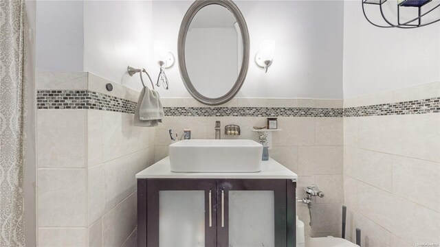 84-51 Beverly Rd Unit 4P, Kew Gardens, NY 11415 - bathroom featuring vanity, tile walls, and toilet