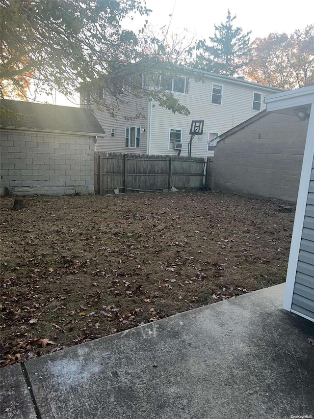 view of yard featuring a patio