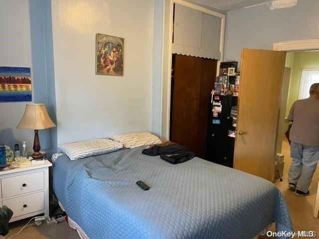 bedroom featuring carpet floors