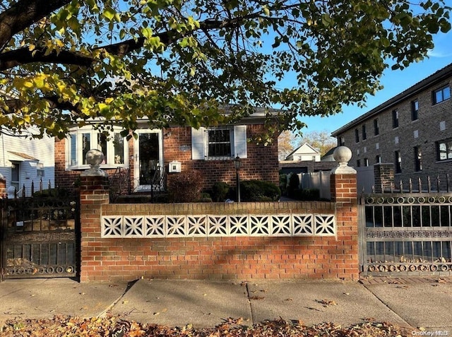 view of front of property