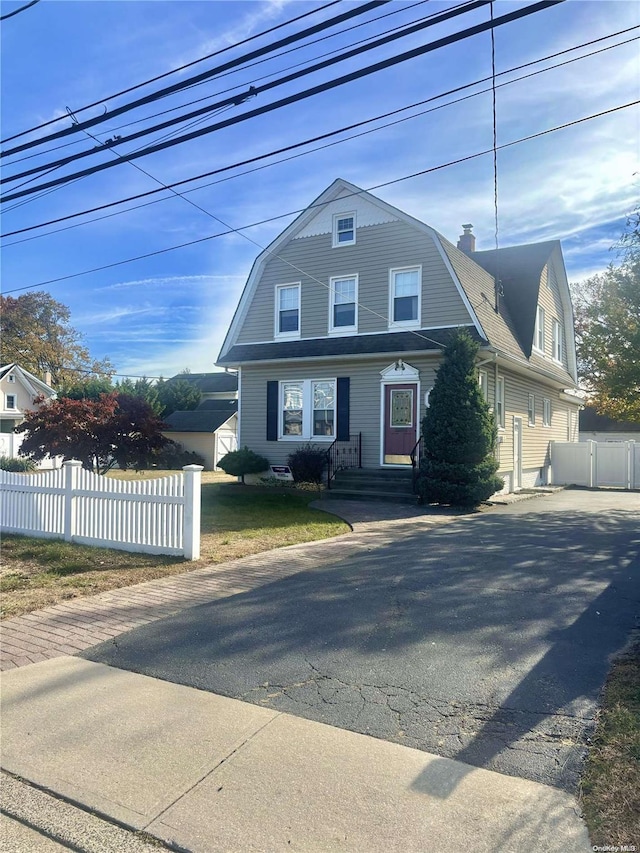 view of front of property