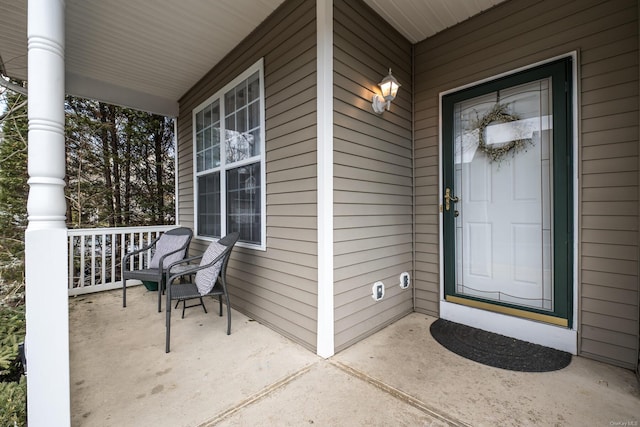 property entrance featuring a porch