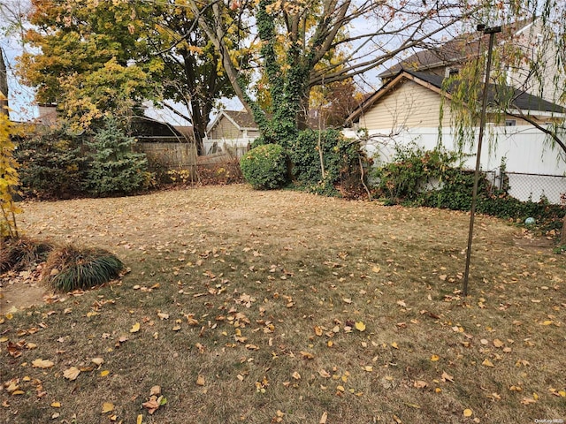 27 Allen St, Hempstead, NY 11550 - view of yard