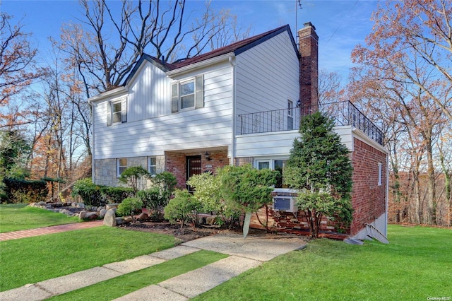 view of front of property featuring a front yard