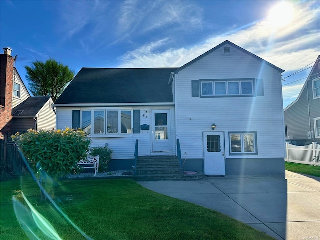 view of front of house with a front lawn