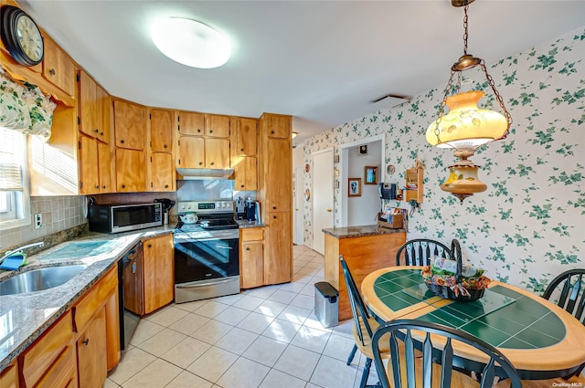 kitchen with sink, hanging light fixtures, decorative backsplash, light tile patterned floors, and stainless steel appliances