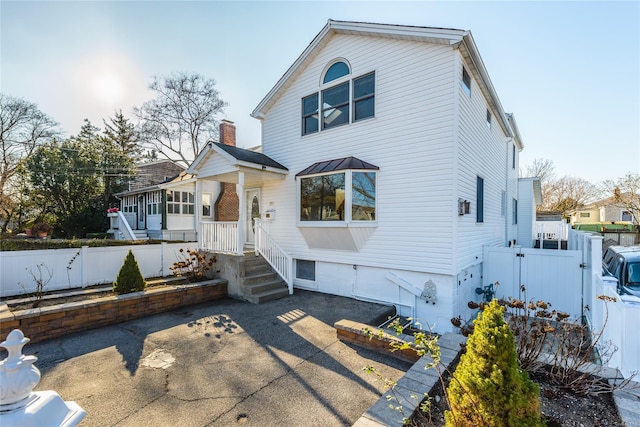 view of front of property