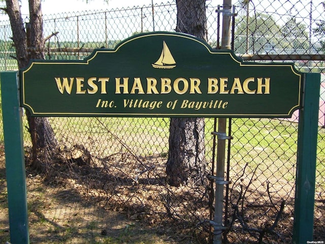 view of community / neighborhood sign