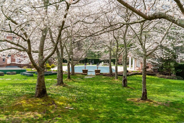 660 Chicken Valley Rd, Matinecock, NY 11560 - view of property's community with a yard