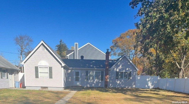 view of front of house with a front yard