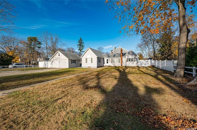 exterior space featuring a front yard