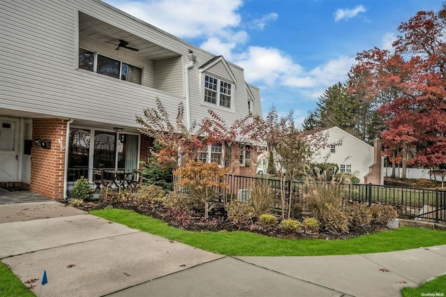 view of front of home featuring ceiling fan