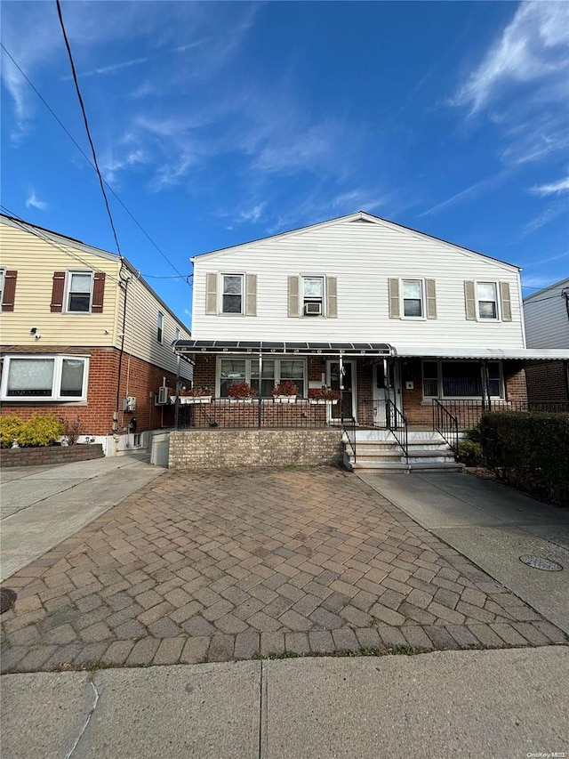 view of front facade with covered porch