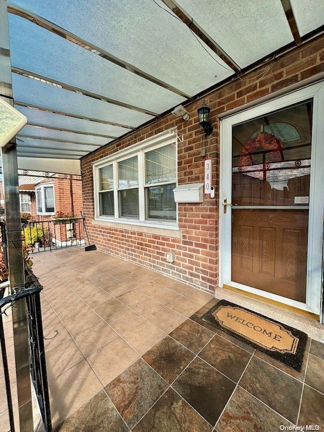 doorway to property with covered porch