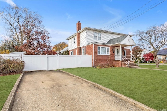 view of front facade with a front lawn