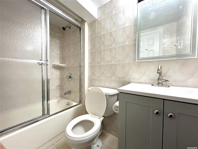 full bathroom with backsplash, toilet, enclosed tub / shower combo, and tile walls