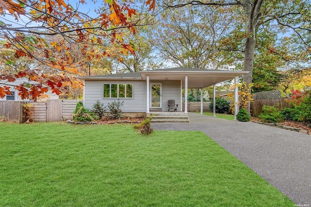 view of front facade featuring a carport and a front yard