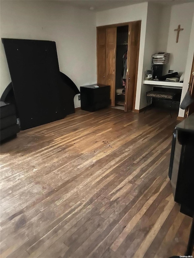 living room with dark hardwood / wood-style floors