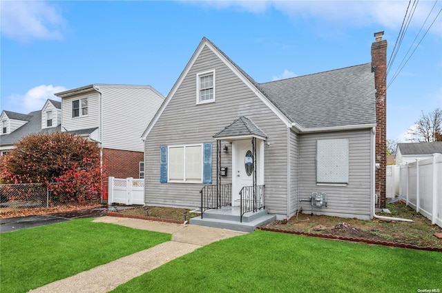 view of front of property with a front lawn