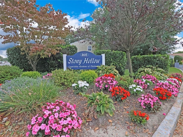 view of community / neighborhood sign