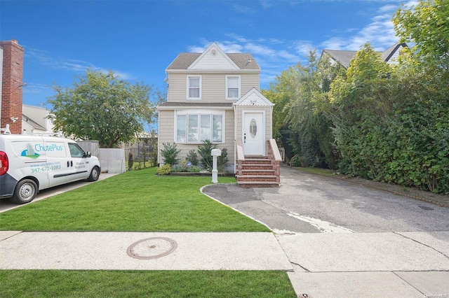 view of front of property with a front yard