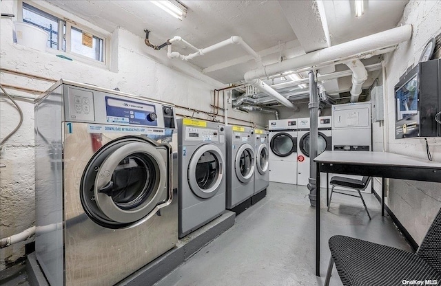 washroom featuring washing machine and dryer and stacked washer and clothes dryer