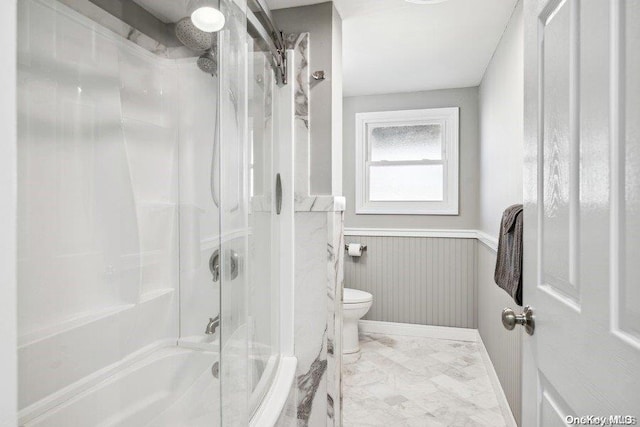 bathroom featuring tiled shower / bath combo and toilet