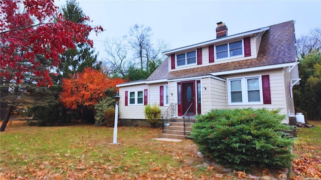 view of front of property with a front lawn