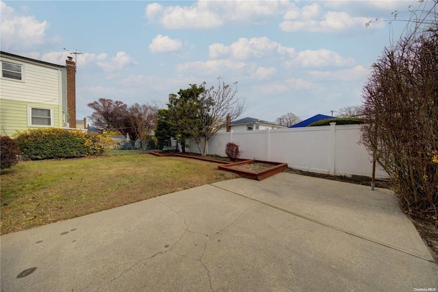 view of yard with a patio area