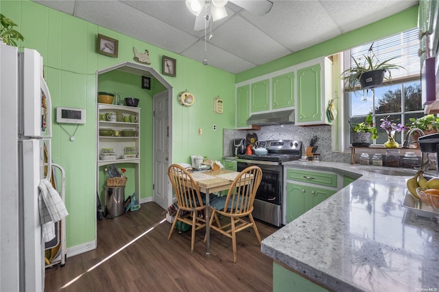 kitchen with ceiling fan, sink, dark wood-type flooring, white fridge, and stainless steel range with electric stovetop