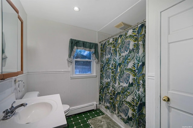 full bathroom featuring baseboard heating, shower / bath combo with shower curtain, vanity, and toilet