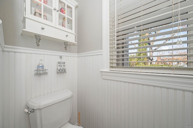 bathroom featuring toilet