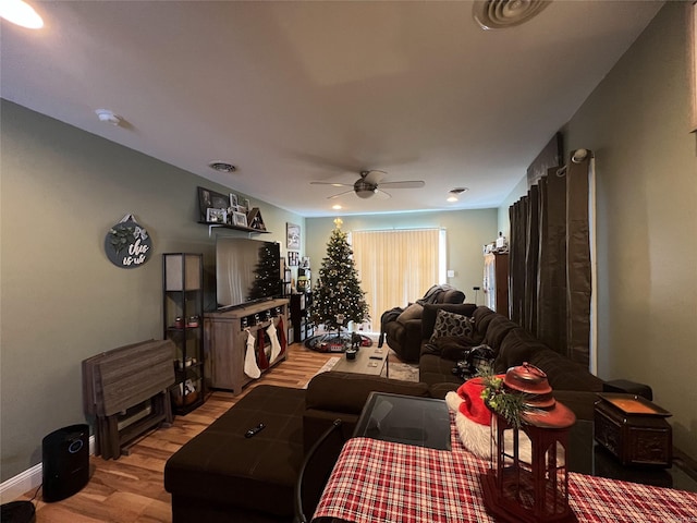 living room featuring light hardwood / wood-style floors and ceiling fan