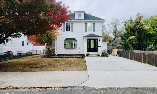 view of front facade with a front yard