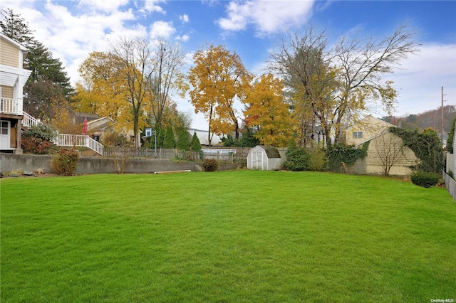 view of yard with a storage shed