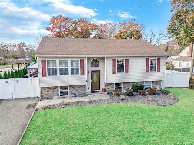 split foyer home with a front lawn