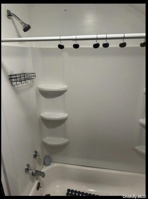 bathroom featuring shower / bathing tub combination