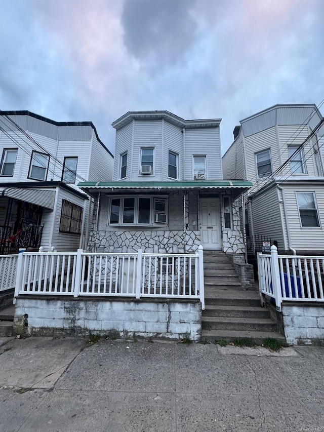 view of front of property featuring a porch