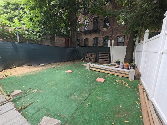 607 Ashford St, Brooklyn, NY 11207 - view of yard