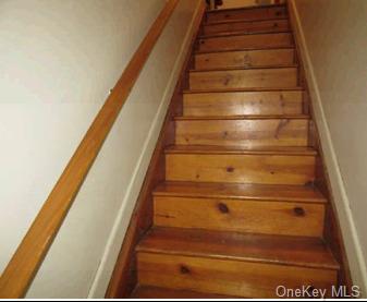 607 Ashford St, Brooklyn, NY 11207 - view of stairway
